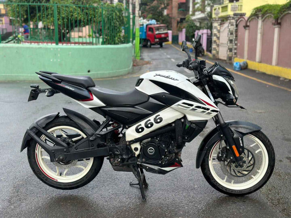 Bajaj ns 200 abs single handed