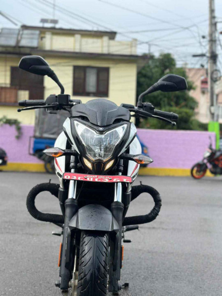 Bajaj ns 200 abs single handed