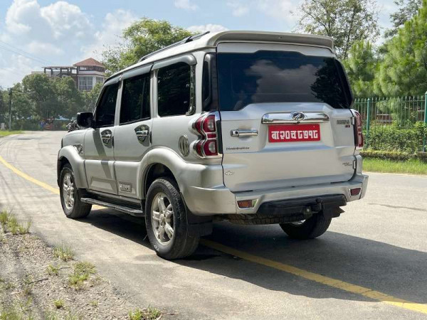 Mahindra Scorpio S5+ 2018